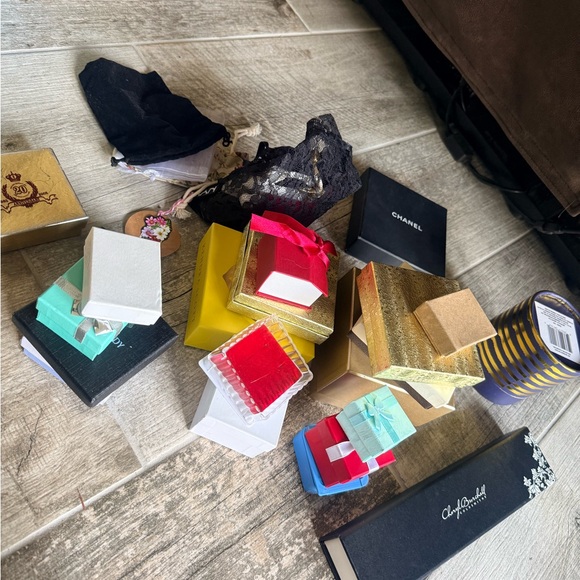 Accessories - Assorted Jewelry Gift Boxes in Black, Gold, Red, Turquoise